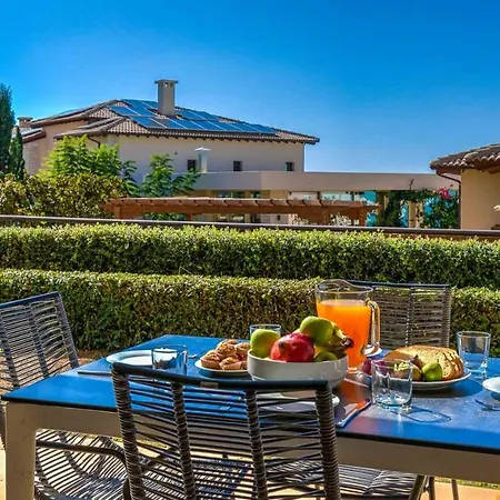 Lägenhet Modern Ap02 - Zodia With Private Garden, Aphrodite Hills Kouklia