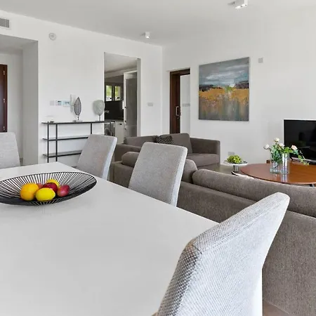 Apartment Modern Ap02 - Zodia With Private Garden, Aphrodite Hills