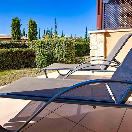 Modern Ap02 - Zodia With Private Garden, Aphrodite Hills Lägenhet