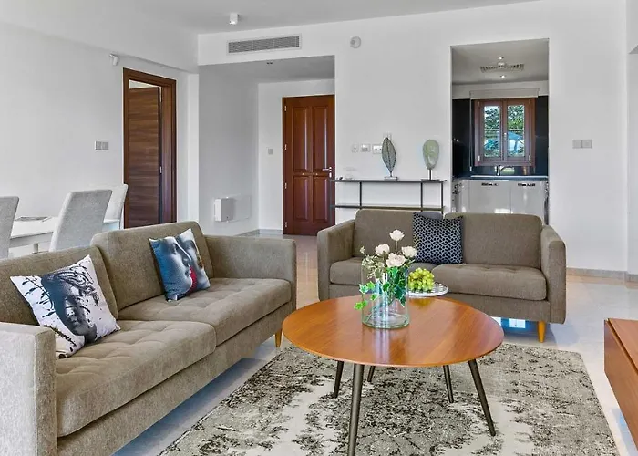 Modern Ap02 - Zodia With Private Garden, Aphrodite Hills Apartmán *