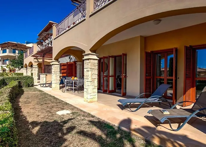 Modern Ap02 - Zodia With Private Garden, Aphrodite Hills Apartmán