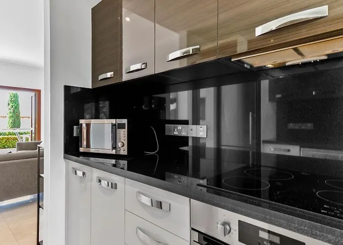 Modern Ap02 - Zodia With Private Garden, Aphrodite Hills Apartmán